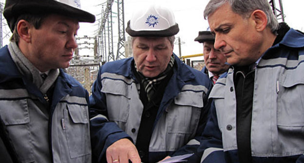 Слева направо: председатель совета директоров ГК "Мегаполис" (инвестор проекта) Константин Кузин, министр энергетики, инженерной инфраструктуры и промышленности области Сергей Михалев и вице-губернатор Сергей Назаров. Фото "Кавказского Узла"