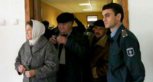 Выборы президента Абхазии в Карачаево-Черкесии. Мэрия города Черкесска. 12 декабря 2009 года. Фото "Кавказского Узла"