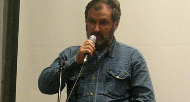 Член правления правозащитного центра "Мемориал" Александр Черкасов. Церемония вручения медали Уполномоченного по правам человека в Российской Федерации. Москва, библиотека-фонд "Русское Зарубежье", 8 декабря 2009 года. Фото "Кавказского Узла"