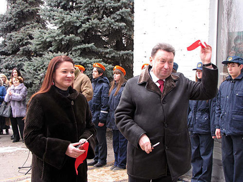 Директор Центра экстренной психологической помощи МЧС России Юлия Шойгу и Замгубернатора Ростовской области Александр Бедрик на открытии Южного филиала Центра экстренной психологической  помощи МЧС России. Ростов-на-Дону, 15 декабря 2009 года. Фото "Кавказского Узла"