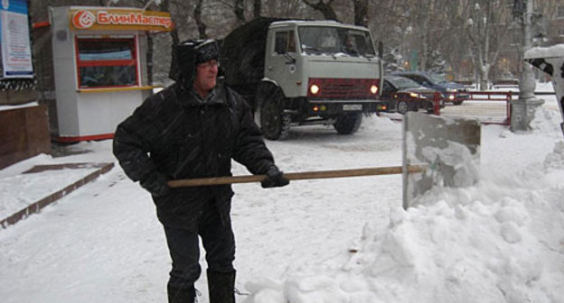 Все бригады дворников выведены на улицы Волгограда, 18 декабря 2009 года. Фото "Кавказского Узла"