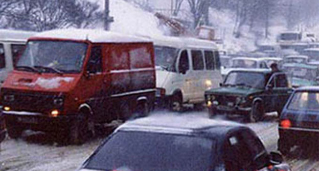 Гигантская пробка на федеральной трассе "Дон" в Ростовской области. 18 декабря 2009 года. Фото с сайта www.sanatate.md