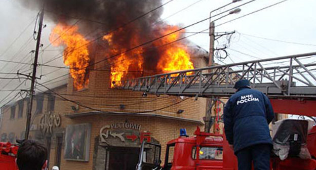 Пожар в ресторане "Барракуда" в Махачкале 2 марта 2009 года. Фото пресс-службы МЧС Дагестана Пожар в ресторане "Барракуда" в Махачкале 2 марта 2009 года. Фото пресс-службы МЧС Дагестана