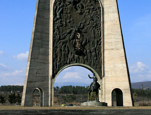 Грузия, Кутаиси, Мемориал cлавы, март 2008 года. Фото с сайта www.panoramio.com/photo/8924404