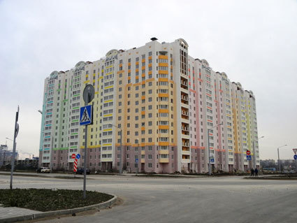 Один из построенных домов в микрорайоне «Западные ворота» Левенцовского района Ростова-на-Дону, где ветеранам предложены квартиры.

Фото корреспондента "Кавказского узла"
