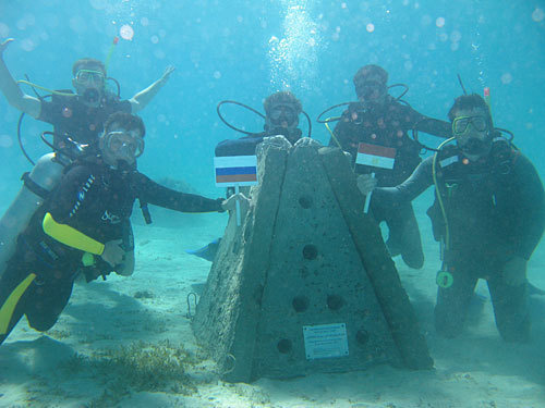 Установка рифа на дне Красного моря. Ноябрь 2009. Автор фото Сергей Котеньков