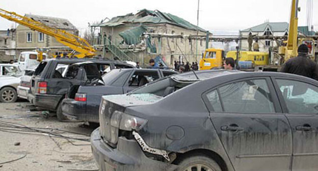 Последствия взрыва на базе ГИБДД в Махачкале 6 января 2010 г. Фото "Кавказского Узла"