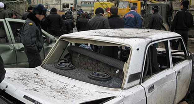 Последствия взрыва на базе ГИБДД в Махачкале 6 января 2010 г. Фото "Кавказского Узла"