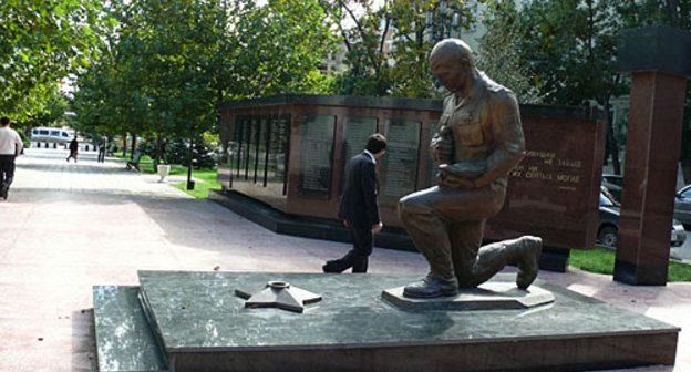 Дагестан, Махачкала. Мемориал погибшим при исполнении служебного долга милиционерам. Фото "Кавказского Узла"