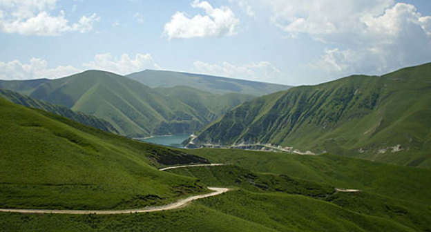 Чечня, озеро Кезеной-ам. Фото с сайта www.chechnyafree.ru