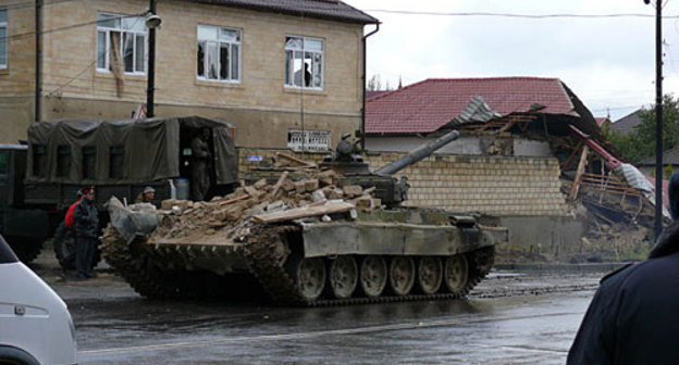 Дагестан, Махачкала. Штурм дома на улице Танкаева. Фото "Кавказского Узла"