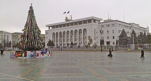 Дагестан, Махачкала. Дом правительства, 14 января 2010 года. Фото "Кавказского Узла"