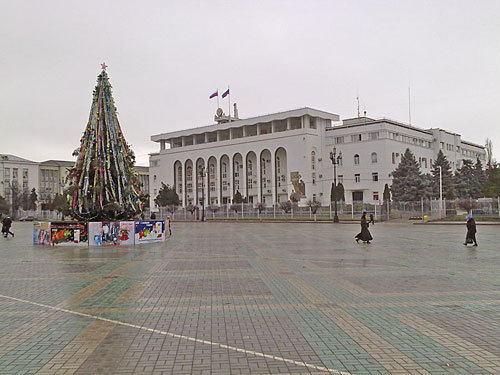 Дагестан, Махачкала. Дом правительства, 14 января 2010 года. Фото "Кавказского Узла"