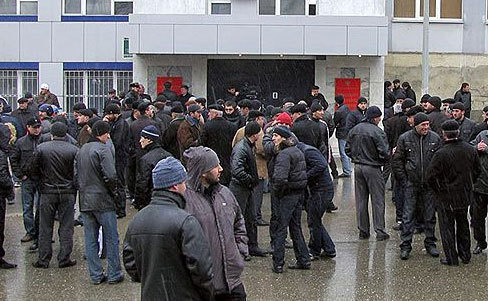 Пикет в Махачкале. Фото с сайта www.kommersant.ru