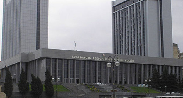 Баку, здание парламента Азербайджана. Фото с сайта http://en.wikipedia.org