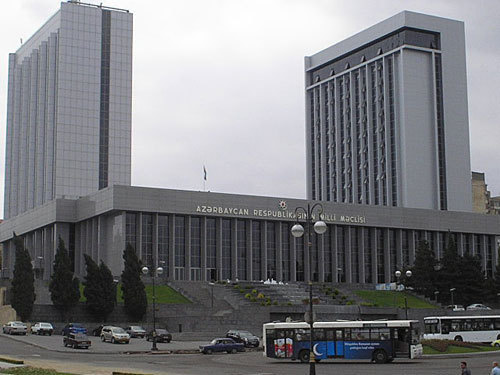 Баку, здание парламента Азербайджана. Фото с сайта http://en.wikipedia.org