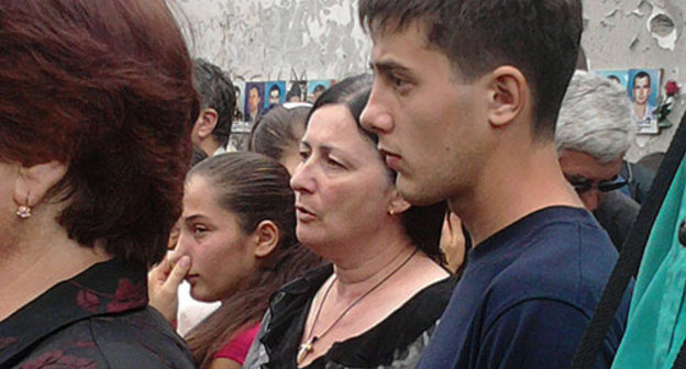 Беслан, средняя школа №1, 5-я годовщина трагедии, произошедшей 1 сентября 2004 года. Фото "Кавказского Узла" Беслан, средняя школа №1, 5-я годовщина трагедии, произошедшей 1 сентября 2004 года. Фото "Кавказского Узла"