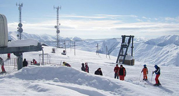 Грузия, Гудаури, январь 2010 года. Фото с сайта www.gudauri.ru Грузия, Гудаури, январь 2010 года. Фото с сайта www.gudauri.ru