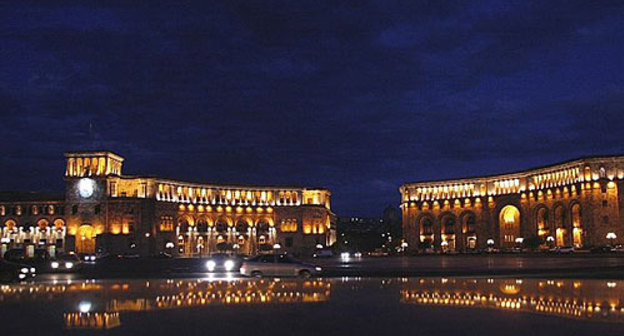 Армения, Ереван. Площадь Республики. Фото с сайта http://ru.wikipedia.org