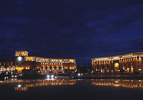 Армения, Ереван. Площадь Республики. Фото с сайта http://ru.wikipedia.org