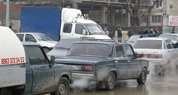 Забастовка водителей маршрутных такси в Махачкале парализовала движение. 1 февраля 2010 года. Фото "Кавказского Узла"