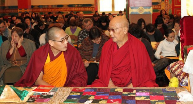 В хуруле "Золотая обитель Будды Шакьямуни" в Элисте во время празднования Цаган сар, 12-14 февраля 2010 года.
Фото:  khurul.ru