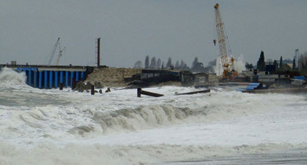 Шторм в Имеретинской долине Сочи, 16 февраля 2010 года. Фото "Кавказского Узла"