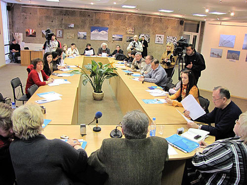 Пресс-конференция в Донской государственной публичной библиотеке Ростова-на-Дону, 18 февраля 2010 года. Фото "Кавказского Узла"
