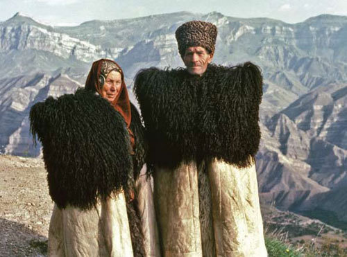 Фрагмент фотографии "Алихма и Патимат из Гора", представленной на фотовыставке "Северный Кавказ - на дороге перемен". Автор фото Камиль Чутуев