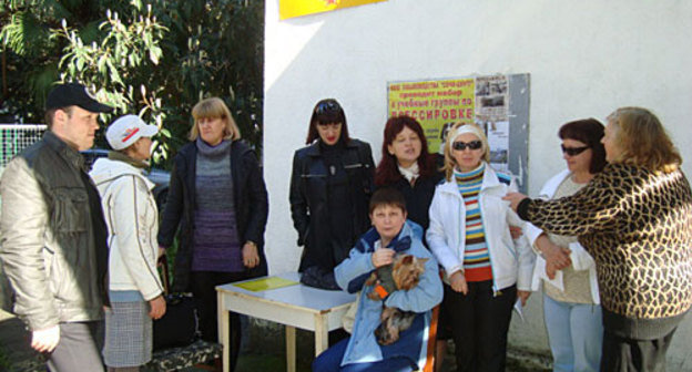 Собрание актива правления организации защиты бродячих животных на улице Чайковского, 43. 20 февраля 2010 года. Фото "Кавказского Узла"