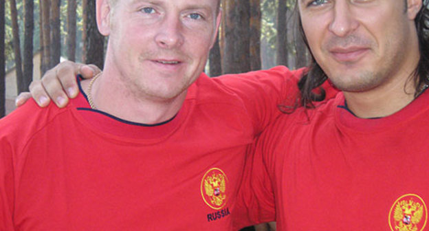 Алексей Воевода (справа) и Александр Зубков. Фото сделано во время чемпионата России по боб-стартам (летняя разновидность бобслея). Павловск, Воронежская область. Август 2007 года. Фото "Кавказского Узла"