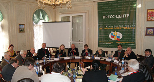 Конференция "Положение СМИ и гражданского общества на Северном Кавказе". Москва, 16 февраля 2010 года. Фото "Кавказского Узла"