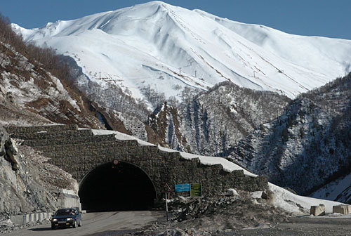 Северная Осетия, участок Транскавказской автомагистрали, противолавинная галерея. Фото "Кавказского Узла"