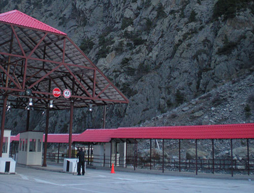 Открытие КПП "Дариали-Верхний Ларс", 1 марта 2010 года. Фото "Кавказского Узла"