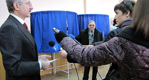 Блицпресс-конференция председателя ростовского облизбиркома Сергея Юсова. Ростов-на-Дону, 14 марта 2010 года. Фото "Кавказского Узла"
