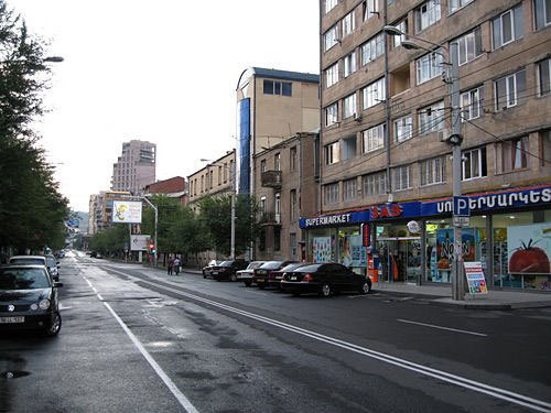 Армения, Ереван, улица Туманяна. Фото с сайта www.panoramio.com/photo/29623467
