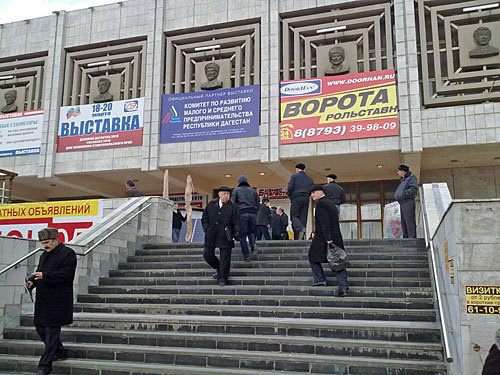 Дагестан, Махачкала. Здание республиканской библиотеки, где проходит VII межрегиональная выставка "Деловой Дагестан-2010". Махачкала, 19 марта 2010 года. Фото "Кавказского Узла" Дагестан, Махачкала. Здание республиканской библиотеки, где проходит VII межрегиональная выставка "Деловой Дагестан-2010". Махачкала, 19 марта 2010 года. Фото "Кавказского Узла"