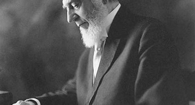 Чарльз Тейз Расселл (1852—1916), 1-й Президент Общества Сторожевой Башни. Фотография 1911 года. Фото с сайта http://ru.wikipedia.org