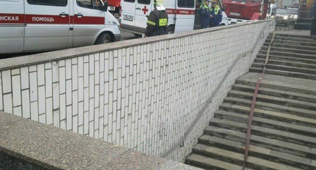 Москва, вход на станцию "Лубянка", утро 29 марта 2010 года. Фото с сайта http://kashin.livejournal.com/2690863.html , автор Олег Кашин