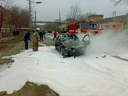 На месте теракта в Кизляре, 31 марта 2010 года. Фото пресс-службы МЧС Дагестана