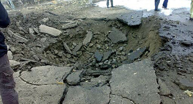 На месте теракта в Кизляре, 31 марта 2010 года. Фото пресс-службы МЧС Дагестана