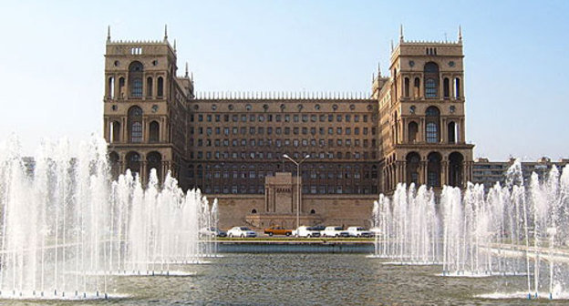 Баку, здание Правительства Азербайджана. Фото с сайта http://ru.wikipedia.org
