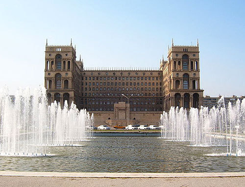 Баку, здание Правительства Азербайджана. Фото с сайта http://ru.wikipedia.org