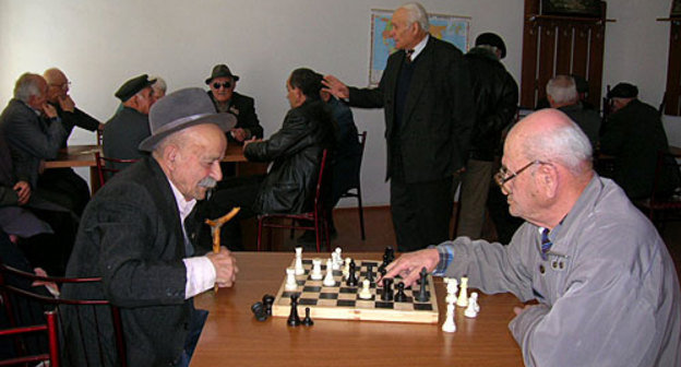 Нагроный Карабах, г.Степанакерт, в клубе Совета ветеранов НКР, 4 апреля 2010 года. Фото "Кавказского Узла"