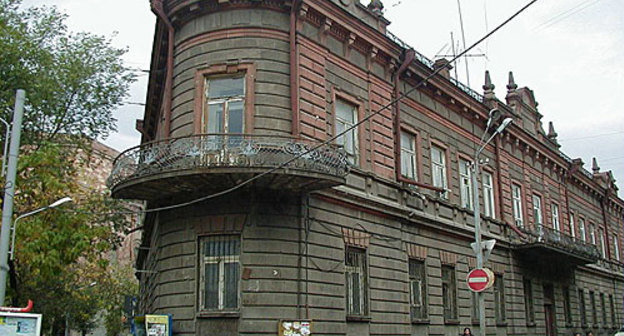 Ереван, здание правительства Демократической Республики Армения с 1918 по 1920 гг. Фото с сайта http://en.wikipedia.org 