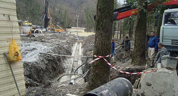 Частная застройка аллеи Челтенхема и "курортного" проспекта Мацесты "дорогой-дублером". 1 апреля 2010 года. Фото "Кавказского Узла"