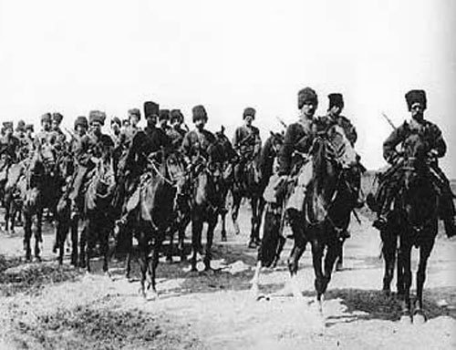 Терские казаки уходят на Мировую войну, 1914 г. Фото с сайта 
