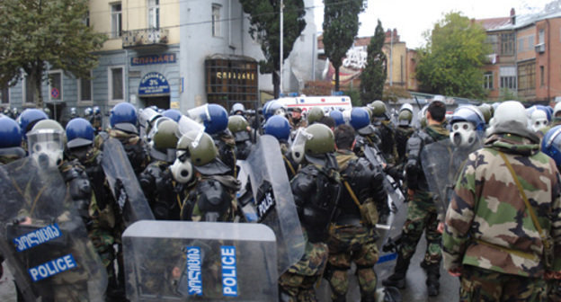 Грузия, Тбилиси, 7 ноября 2007 года. Фото с сайта http://civil.ge, автор Давид Мачавариани