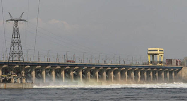 Водосливная плотина Волжской ГЭС, апрель 2010 года. Фото "Кавказского Узла"