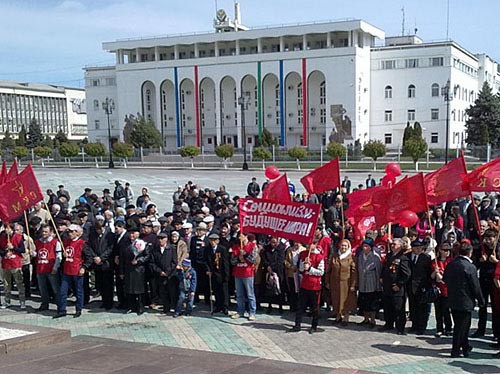 Празднование 1 мая на центральной площади Махачкалы, Дагестан, 2010 год. Фото "Кавказского Узла"